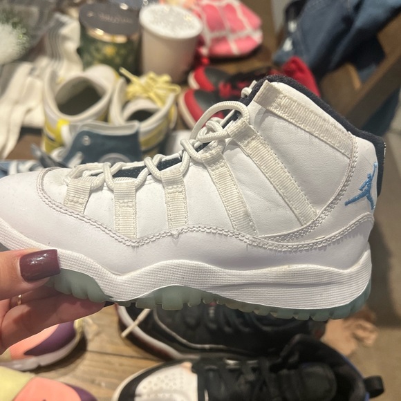 Kids sneaker in great condition. Jordan’s, Retro, Nike, water sandals, Converse - Picture 4 of 7